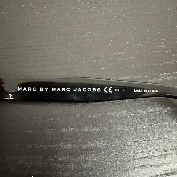 NWT Marc Jacob’s sunglasses-with reg black case - Picture 3 of 6